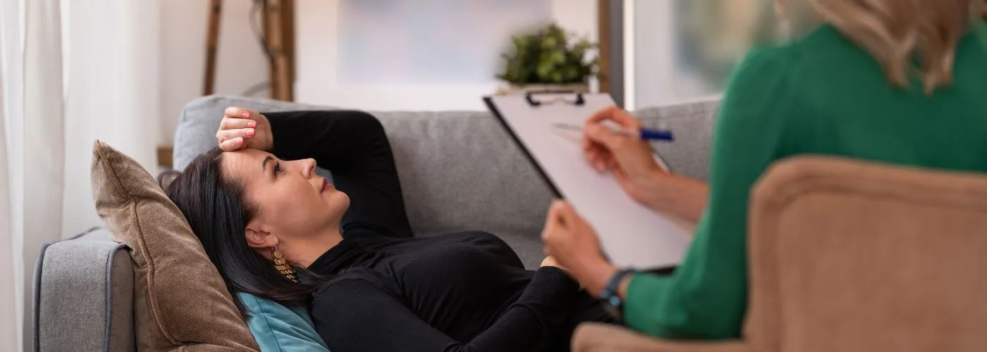 Calming therapeutic environment for anxiety treatment and stress relief